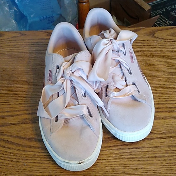 Dusty Rose Size 6.5 Puma Suede Shoes - Picture 2 of 5